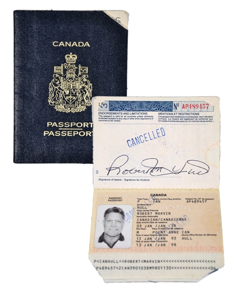 Bobby Hulls 1993 Canadian Passport Originally from His Collection