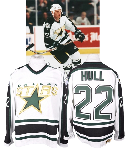 Brett Hulls 1998-99 Dallas Stars Game-Worn Jersey with LOAs - Customized Sleeves! <br>- Nice Game Wear!