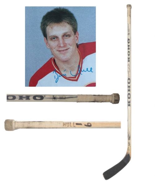 Brett Hulls Mid-to-Late-1980s Calgary Flames Koho Game-Used Rookie Era Stick Signed by Brett and Bobby Hull