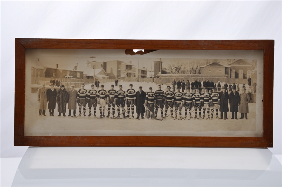 Vintage 1920/30s Ottawa Hockey Team Panoramic Team Photo