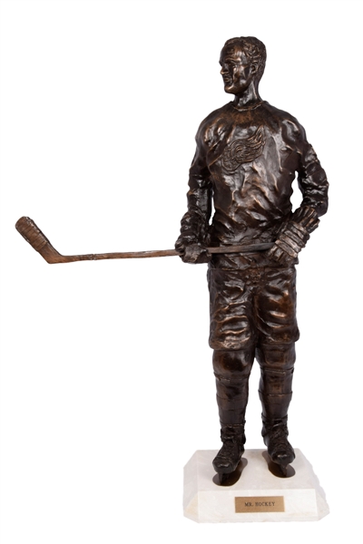 Gordie Howe Detroit Red Wings Limited-Edition Sculpture (36")