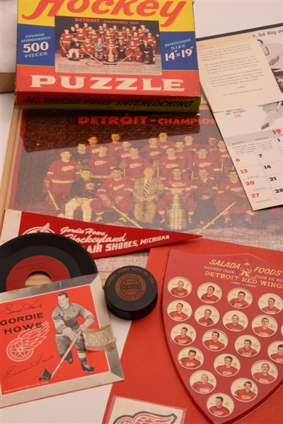 Vintage Gordie Howe and Detroit Red Wings Memorabilia Collection of 19 Items