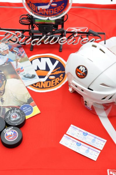 New York Islanders Autograph and Memorabilia Collection of 22 with 1982-83 Yearbook Original Artwork by Gallo