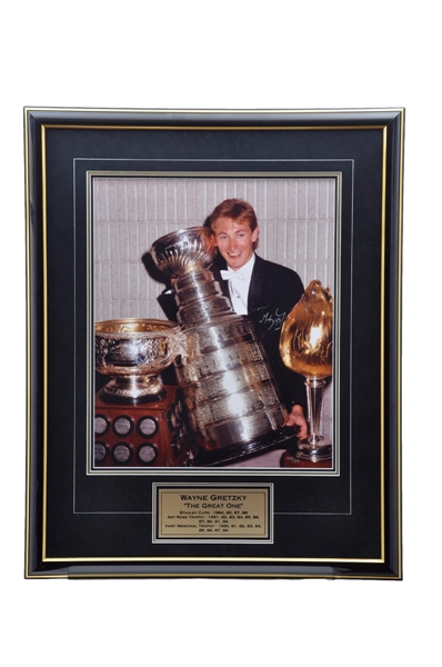 Wayne Gretzky Signed Edmonton Oilers Limited-Edition Framed Photo #148/299 with COA (31" x 38")