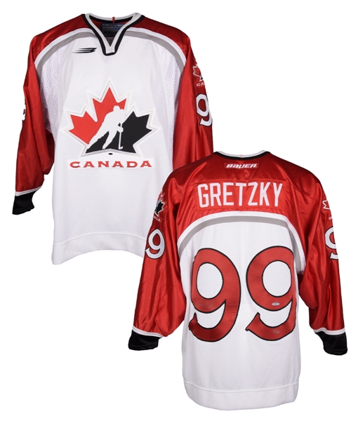 Wayne Gretzky Signed 1998 Winter Olympics Team Canada Limited-Edition Jersey #52/99 from UDA