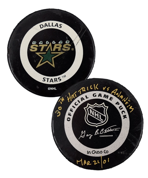 Brett Hulls 2000-01 Dallas Stars "30th NHL Hat Trick" Goal Puck