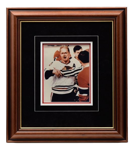 Bobby Hull Chicago Black Hawks Signed Framed Display and Gordie Howe Detroit Red Wings Framed Career Display