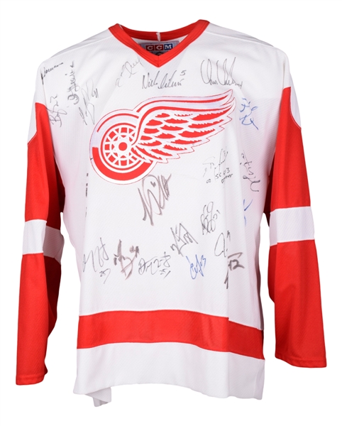 Detroit Red Wings 2001-02 Stanley Cup Champions Team-Signed Jersey by 23 with Fedorov, Larionov, Lidstrom, Chelios and Others