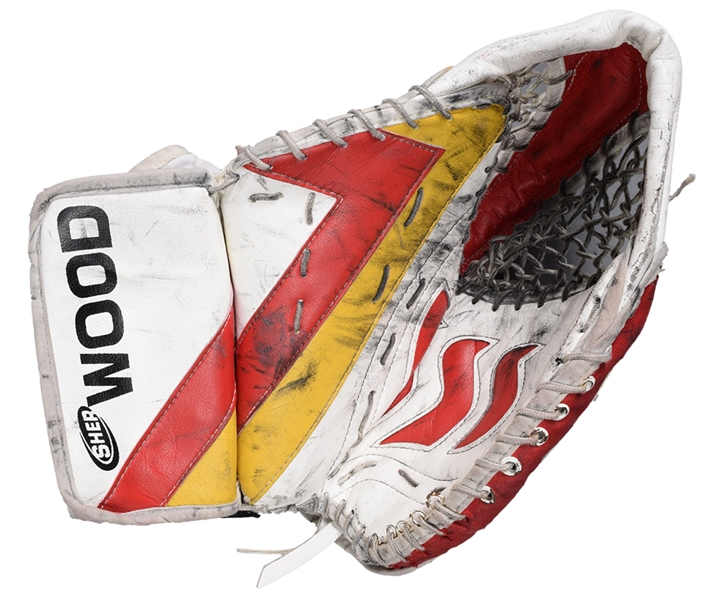Phillipe Sauves 2005-06 Calgary Flames Sher-Wood Game-Used Glove