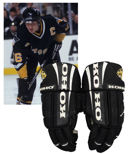 Mario Lemieuxs 1995-96 Pittsburgh Penguins Koho Revolution Game-Used Gloves - Art Ross Trophy, Hart Memorial Trophy and Lester B. Pearson Trophy Season! - Photo-Matched!