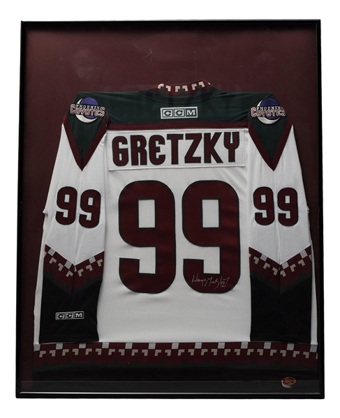 Wayne Gretzky Signed Phoenix Coyotes Framed Jersey with JSA LOA (32 ¼” x 40 ¼”)