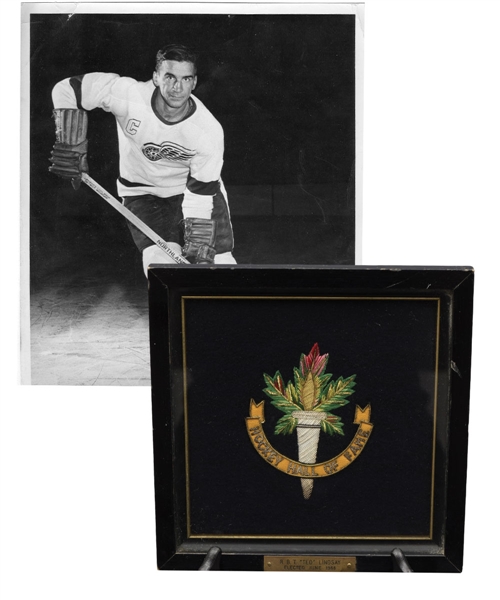 Ted Lindsays 1966 Hockey Hall of Fame Induction Crest Plaque