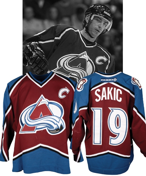 Joe Sakics 2001-02 Colorado Avalanche Game-Worn Captains Jersey with Team LOA - Photo-Matched!