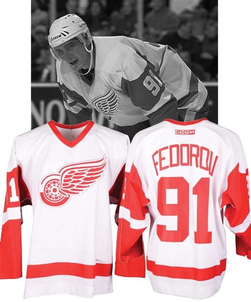 Sergei Fedorovs 2001-02 Detroit Red Wings Game-Worn Jersey with Team COA - Team Repairs – Photo-Matched!