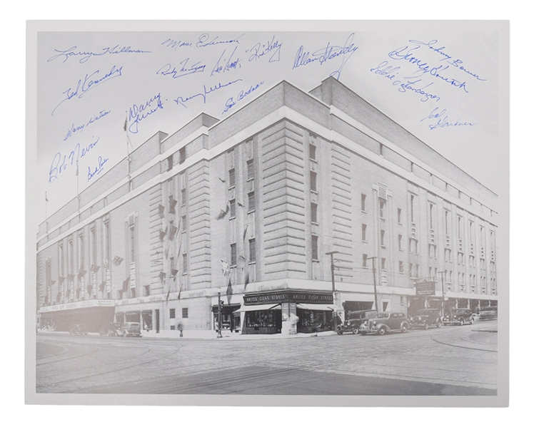 Maple Leaf Gardens Photo Signed by 17 Former Toronto Maple Leafs Players with LOA (16" x 20")