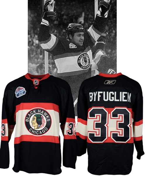 Dustin Byfugliens 2009 NHL Winter Classic Chicago Blackhawks Warm-Up Worn Jersey with NHLPA LOA