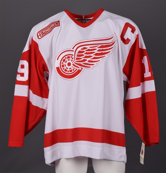 Steve Yzerman Signed 1999-2000 Detroit Red Wings Captains Jersey