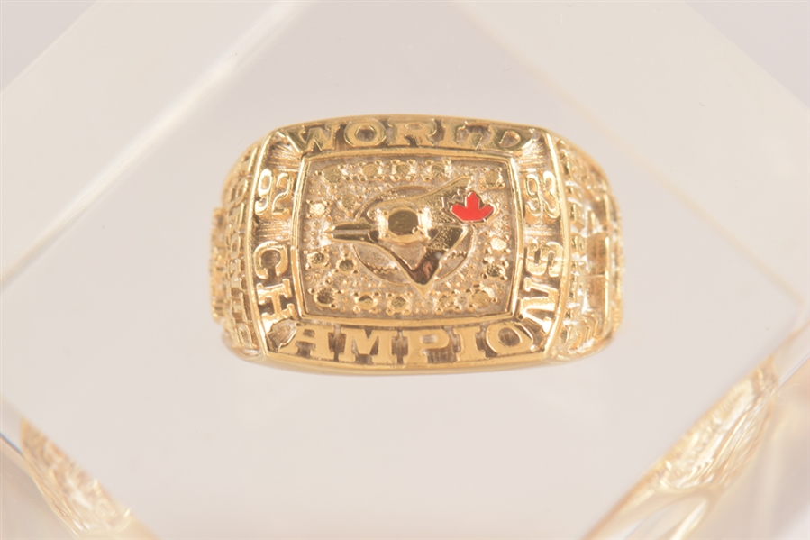 Toronto Blue Jays 1993 World Series Championship Ring in Lucite Cube