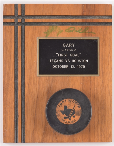 Gary Dillons October 12th 1979 CHL Fort Worth Texans "First Goal" Puck Plaque Plus Team Photo