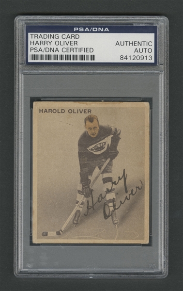 1933-34 World Wide Gum Ice Kings (V357) Hockey #23 Deceased HOFer Harry Oliver Signed Card – PSA/DNA Certified