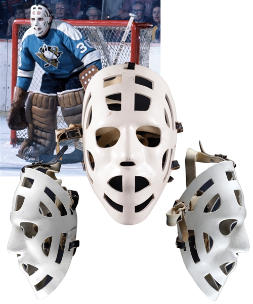 Les Binkleys Early-1970s Pittsburgh Penguins / Mid-1970s WHA Toronto Toros Game-Worn Britt/Beaudin Fiberglass Goalie Mask with LOA - Photo-Matched!