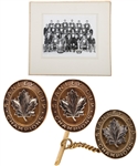 Don Simmons Early-1960s Toronto Maple Leafs Stanley Cup Championship 10K Gold Cufflinks and Tie Pin Set Plus 1962-63 Team Photo with Family LOA