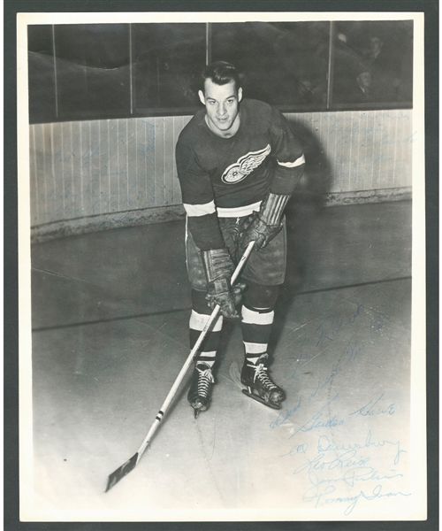 Deceased HOFer Gordie Howe Photo Team-Signed by the 1949-50 Stanley Cup Champions Detroit Red Wings Including Howe, Ivan, Stewart, Lindsay, Abel and Lumley from the E. Robert Hamlyn Collection