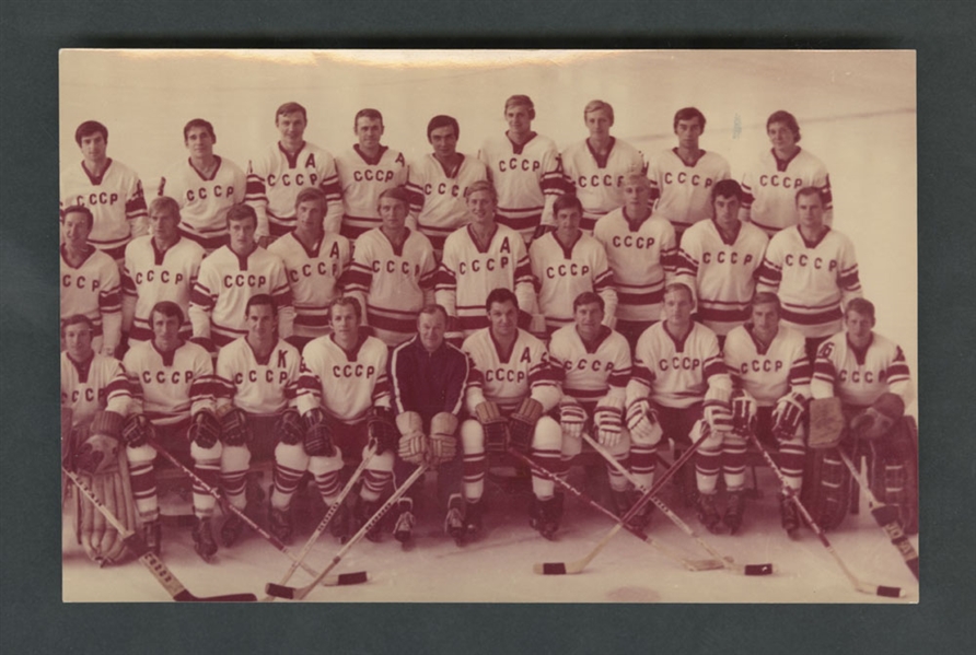 Soviet Union National Circa 1972 Team Vintage Team-Signed Photograph by 20+ with Kharlamov, Tretiak, Vasiliev, Yakushev and Others