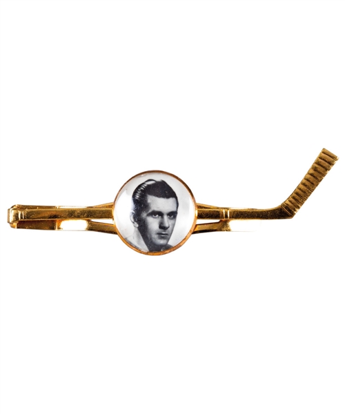 Maurice "Rocket" Richard Circa 1950 Montreal Canadiens Bee Hive Premium Hockey Stick Tie Clip