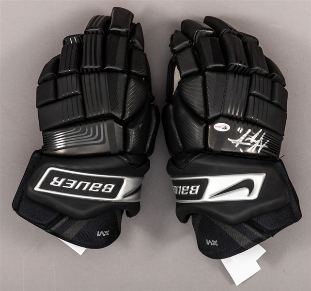 Bauer Vapor XVI Pair of Hockey Gloves with Right Glove Signed by Anze Kopitar