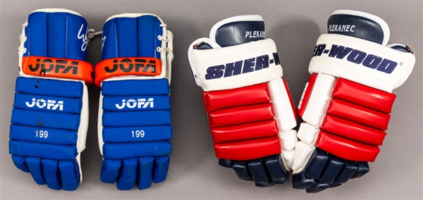 Tomas Plekanecs Montreal Canadiens Sher-Wood Game-Issued Gloves Plus Single-Signed Montreal Canadiens Photos Including Carbonneau, Lapointe and Halak with COAs