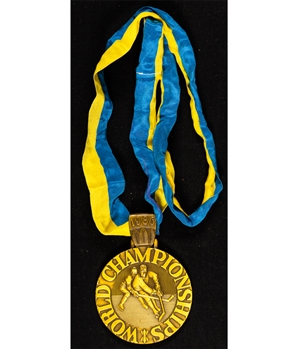 Dale Hawerchuks 1986 IIHF World Championships Team Canada Bronze Medal with Family LOA