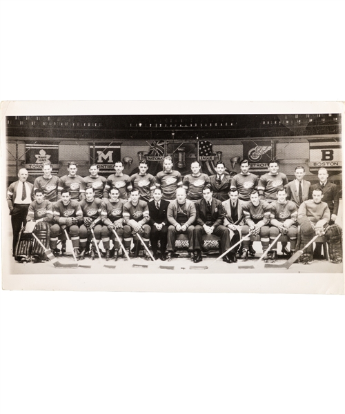 Detroit Red Wings 1936-37 Stanley Cup Champions Team Photo (7 ¾” x 13 ¾”) 