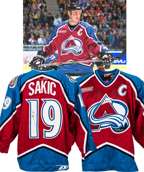 Joe Sakics 1999-2000 Colorado Avalanche Signed Game-Worn Captains Jersey with LOA - 2000 Patch!