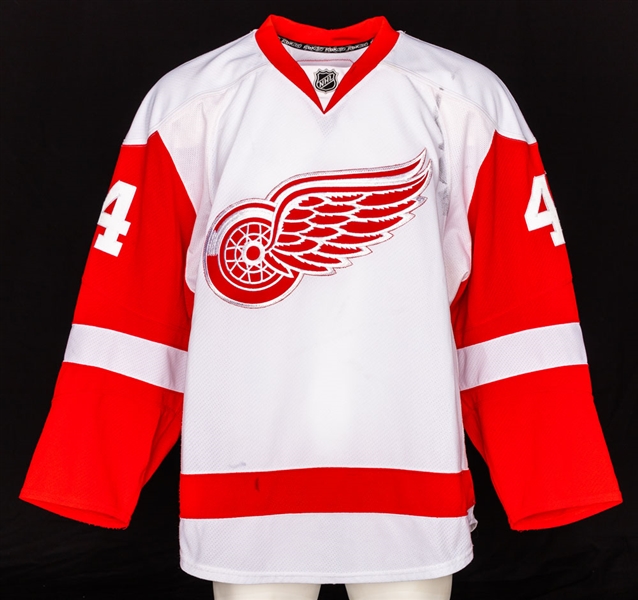 Todd Bertuzzi’s 2009-10 Detroit Red Wings Game-Worn Jersey – Photo-Matched! 