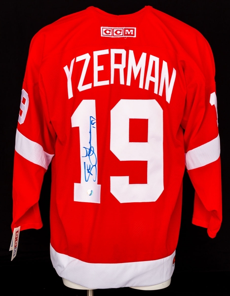 Steve Yzerman Signed Detroit Red Wings Captains Jersey with COA 