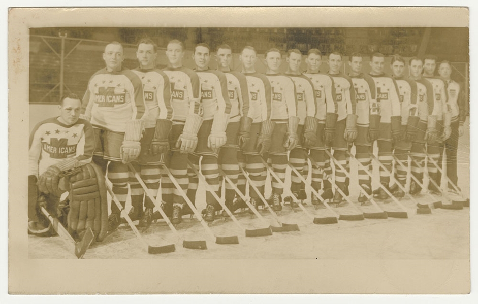 New York Americans 1938-39 Team Photo Postcard Including HOFers Schriner, Stewart, Smith and Dutton 