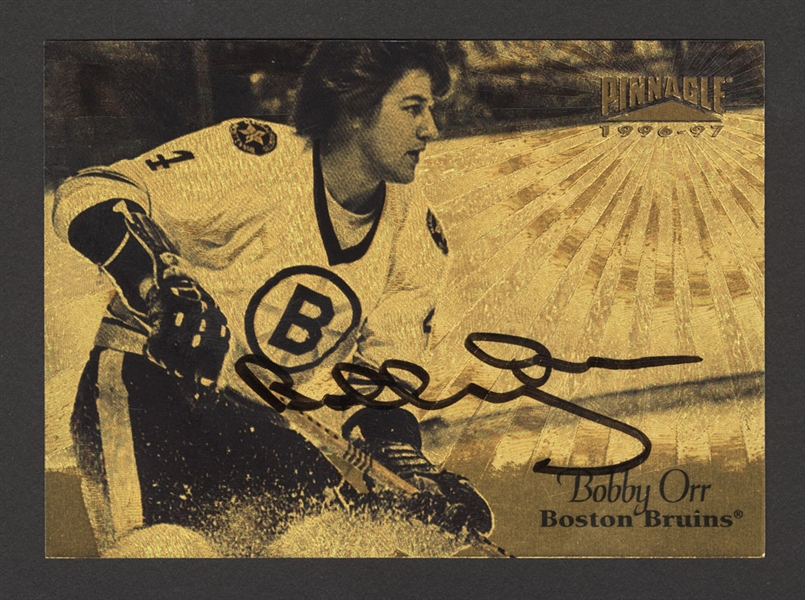 1996-97 Pinnacle Gold #NNO HOFer Bobby Orr Signed Hockey Card