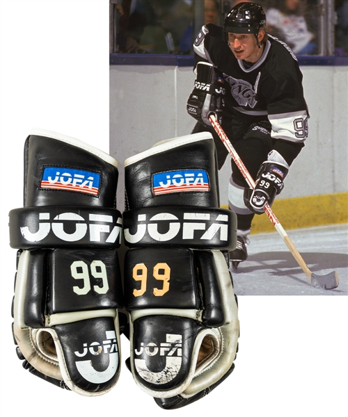 Wayne Gretzky’s 1988-89 Los Angeles Kings Jofa Game-Used Gloves! – Hart Memorial Trophy Season! – Photo-Matched!