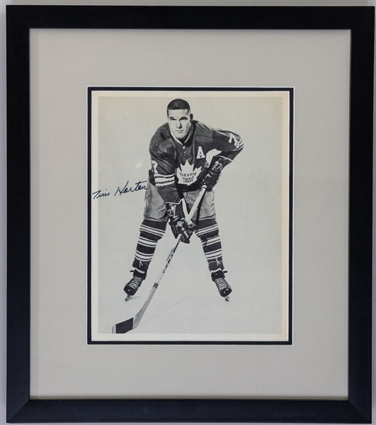 Deceased HOFer Tim Horton Toronto Maple Leafs Signed Framed Photo with PSA/DNA Auction LOA (13 ¾” x 15 ¾”) 