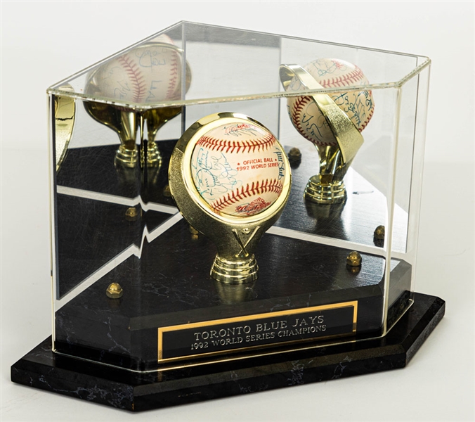 Toronto Blue Jays 1992 World Series Champions Team-Signed Baseball with Display Case 