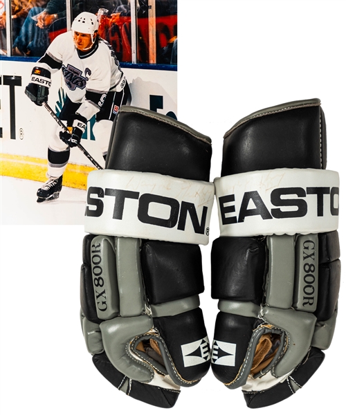 Wayne Gretzky’s Early-1990’s Signed Los Angeles Kings Professional Model Easton GX800R Gloves