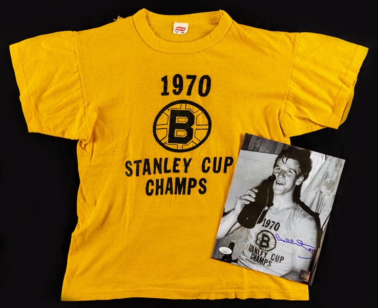 Bobby Orr Signed 1970 Stanley Cup Champs Boston Bruins Photo with Matching Vintage 1970 Stanley Cup Champs T-Shirt