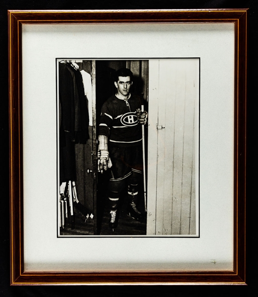 Maurice Richards Early-to-Mid-1940s Montreal Canadiens Rookie-Era Framed Photo with Family LOA