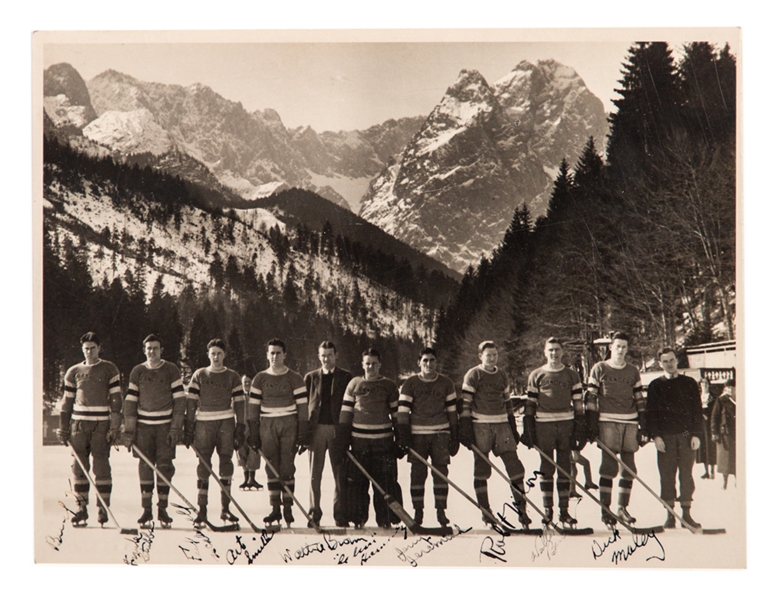 Massachusetts Rangers 1934 Mens IIHF Hockey Team World Championships Team-Signed Photo with JSA LOA - Includes Deceased HOFer Walter Brown
