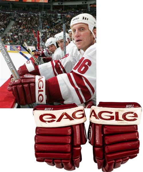 Brett Hulls 2005-06 Phoenix Coyotes Eagle CP94 Game-Used Gloves - Gloves Worn for His Last NHL Career Assist (650) / Last NHL Career Point (1391)- Photo-Matched!
