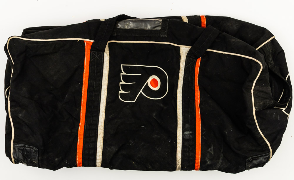 Eric Lindros sells personal memorabilia through Classic Auctions