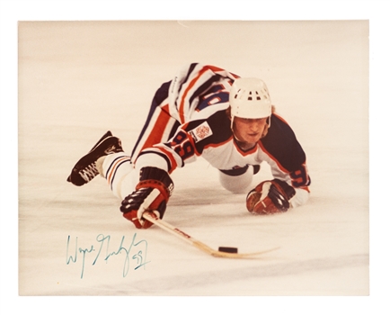 Wayne Gretzky Signed Edmonton Oilers Photo with LOA (11" x 14")