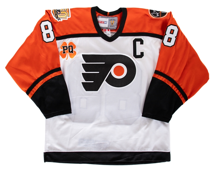 Brayden Schenns 2016-17 Philadephia Flyers "Eric Lindros-Pat Quinn Hall of Fame Game" Warm-Up Worn Jersey - 50th Patch! - Ed Snyder and Pat Quinn Patches!