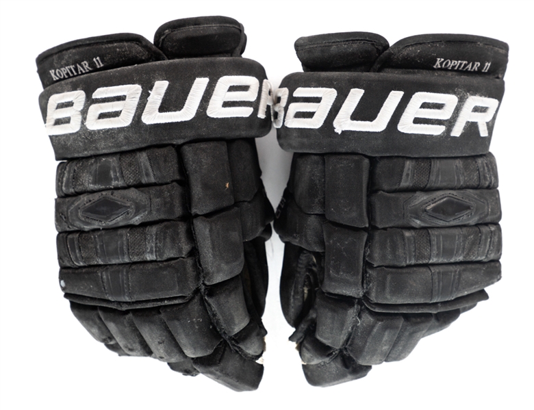 Anze Kopitars 2014-15 Los Angeles Kings Easton Nexus 1000 Game-Used Gloves - Photo-Matched To 2015 NHL Stadium Series!